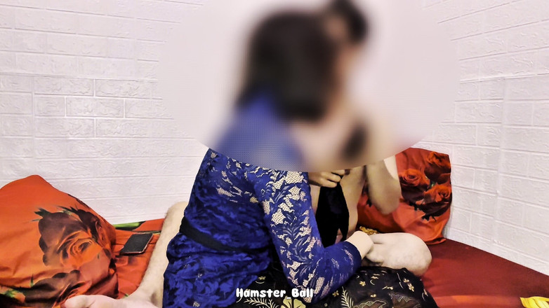 Hamster_Ball: バイラル！友達の結婚式から帰宅した後の浮気隣人熟女