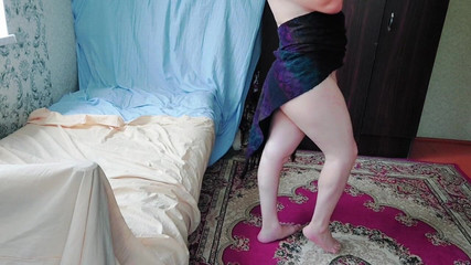 Kitty_Cross: Travesti blanca mariquita de gran trasero striptease