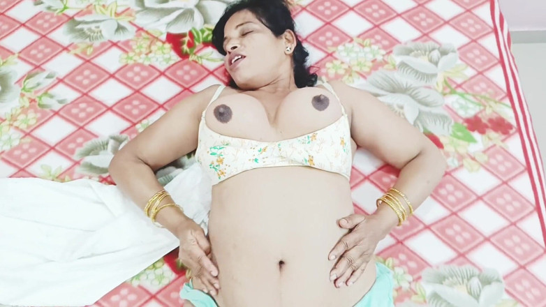 Telugu honey lips: Indische stiefmutter mit dicken möpsen, schwiegersohn romantik, telugu dirtytalk, teil 1