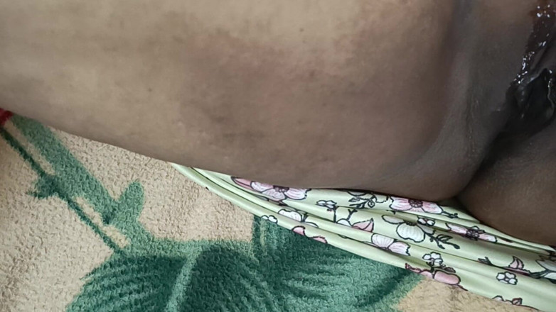 Decent couples: Desi stiefmutter verführt stiefsohn mit geheimer Ölmassage in ihre rosa muschi