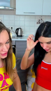 Fetiche olfateando cabello y garganta profunda