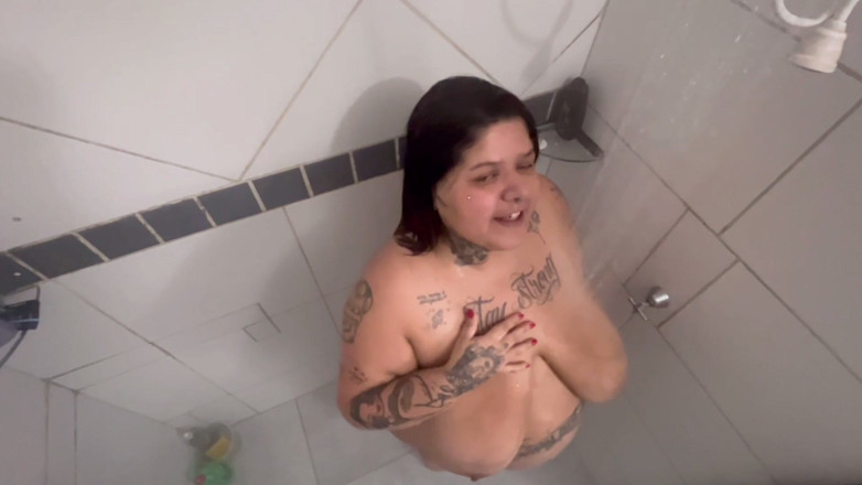 Mary Jhuana: Naughty Bath with Me