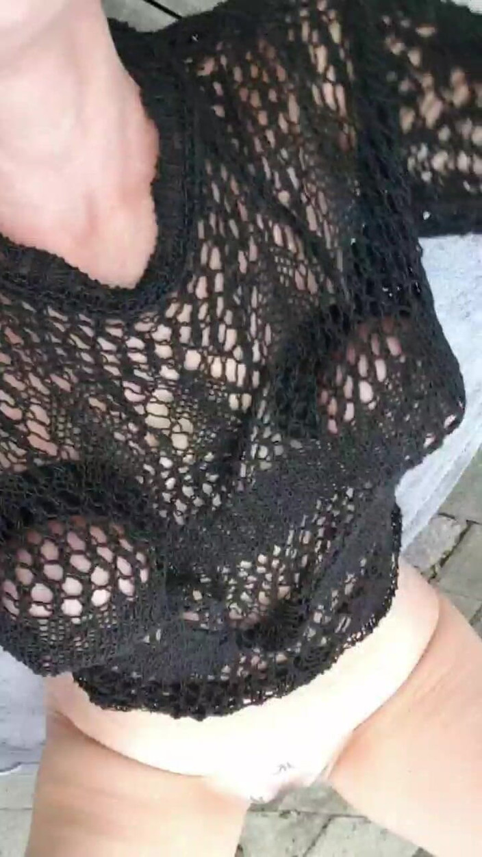 JulieEroticDress: Beni açık havada çıplak fışkırtıyor