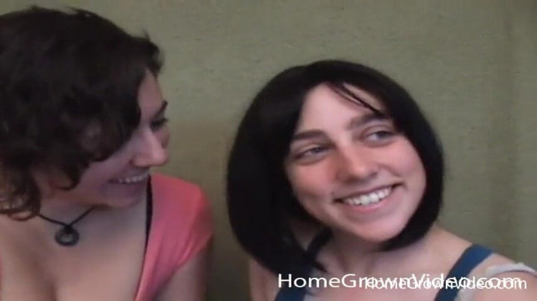 Homegrown Lesbian: Jezebel et Natalie se baisent des chattes poilues