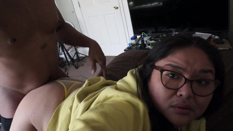 DeesDeepThroat: Dee în all yellow