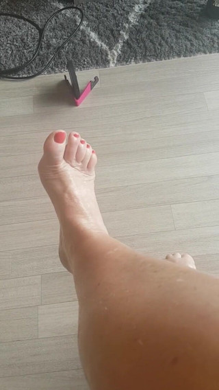 MisS Angel: Auf meine füße nach unten gucken.