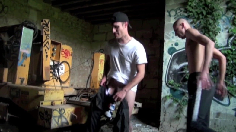 Sneaker gay: Нік Спірс відтрахав арабку з членом xxl