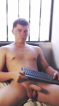 クールな軍人男性が裸にしてチンポを見せる
