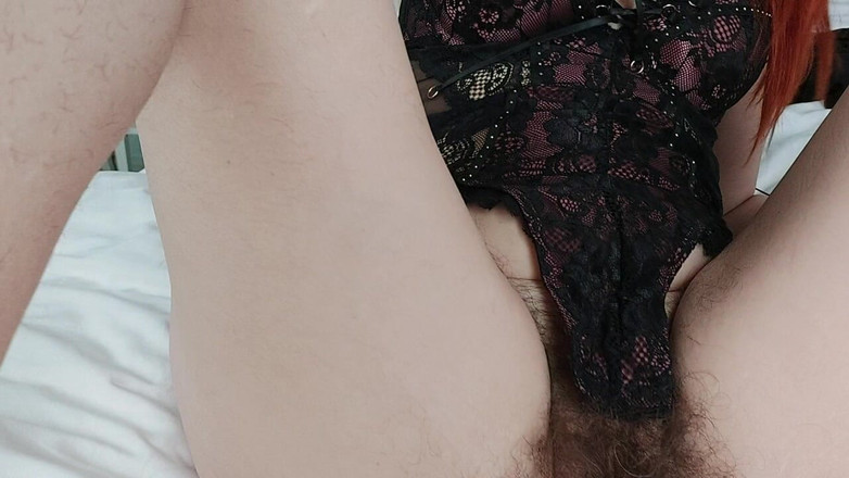 GinnaGg: Krem Renkli Vajina Vibratörden Sızdı, Tüylü Azgın Hanımefendi Vibratörü Vajinasına...