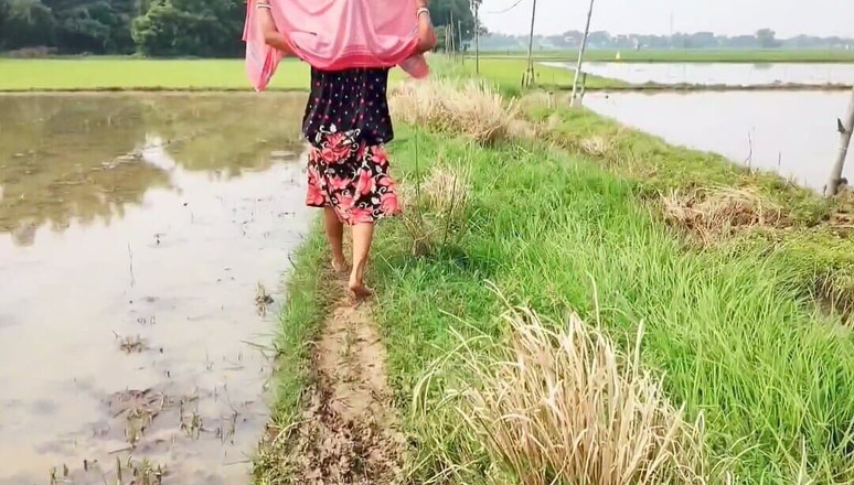 my house: गांव की पत्नी, मेरे घर पर कोई नहीं है इसलिए मैंने अगले आदमी को चोदा। Your Nomita Boudi