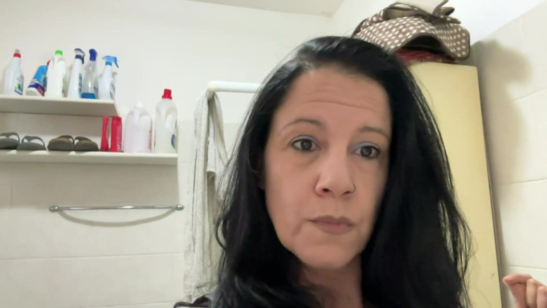 Bergami Melissa: Regardée dans la salle de bain