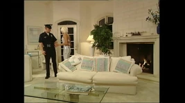 Frumoasa curvă excitată a fost fericită să facă sex cu prietenul său cu o pulă uriașă