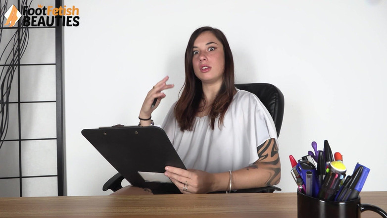 Foot Fetish HD: Profesora traviesa enseña a su estudiante cómo adorar pies deliciosos