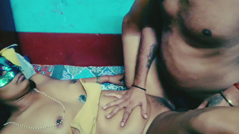 Jose Rodriguez: Bhabhi desi mengambil zakar bapa mertuanya di dalam mulutnya.