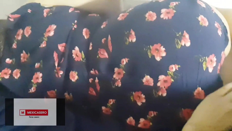 Mexicasero: 我朋友的继母穿着鲜花礼服再次来看我