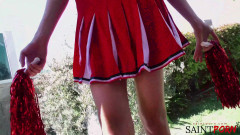 SaintPorn: Elena Bringt Ihre Cheer-leidenschaft Über Den Boden