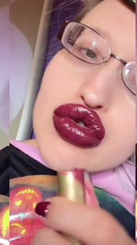 Okulary wciśnięte na czoło - Asmr Into My Femme Clip autorstwa Findom Goaldigger