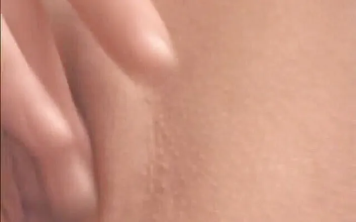 2 Girls 1 Guy: Two sexy babes are sharing a huge white cock