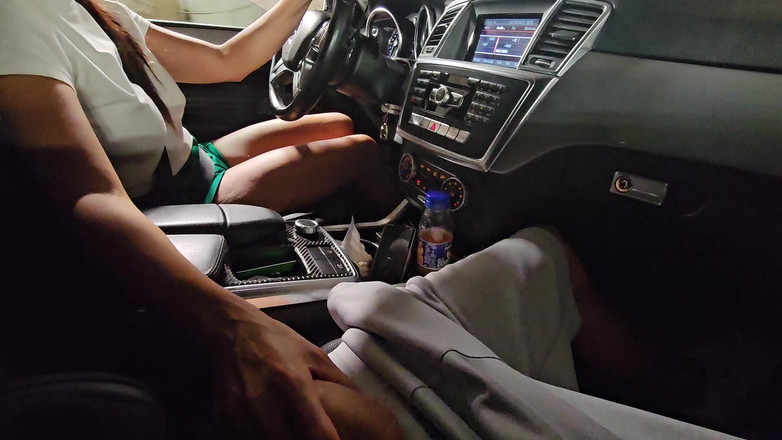 Ferrero anal experience: Biz otobanda trafikte sıkışırken yarağımı eline alıyor