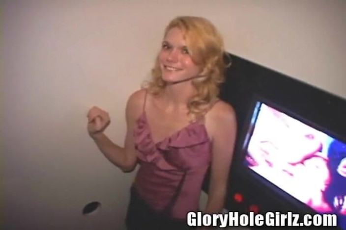 Glory Hole Girlz: 肛門のみ - ブロンドの妻スキニー売春婦は栄光の穴でディックスを吸う