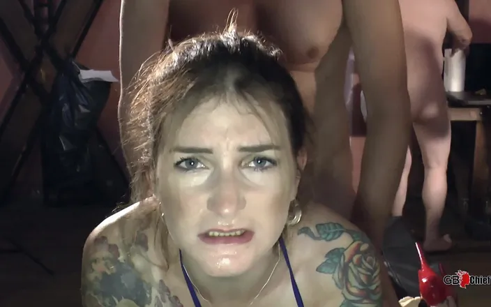 GangBang-Dream: Junge MILf-schlampe, creampie-gangbang, betrügende ehefrau