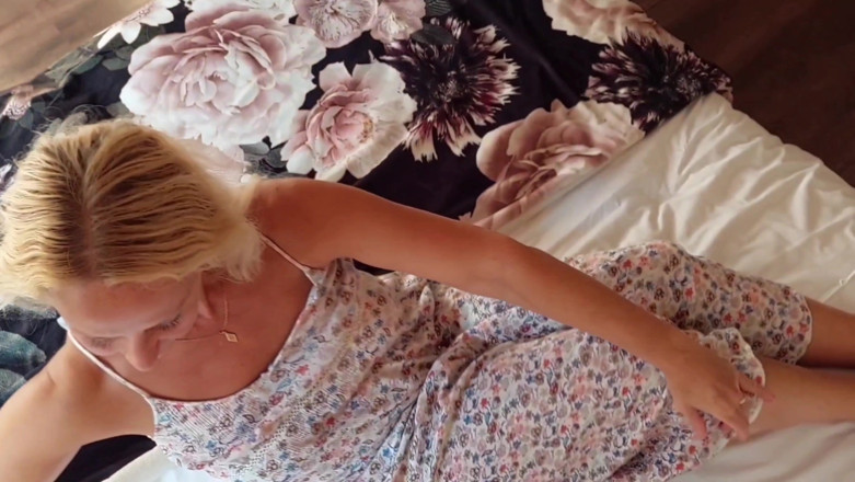 Selena701: Zralá Blondýna Manželka Si Užívá Sex V Šatech
