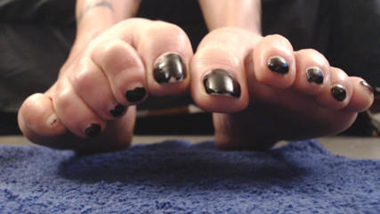 Abby Anna: Oiled toes messy polish toe curling