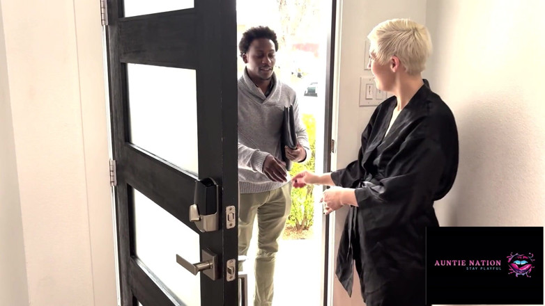 Auntie Nation: Empresário vem me fode