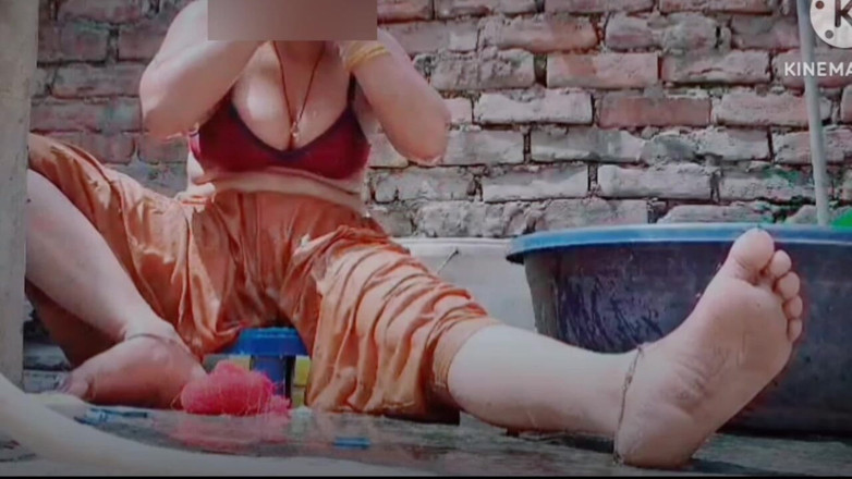TricolorMusic3: Roztomilá soft hot sexy video vesnická sexy holka se koupe
