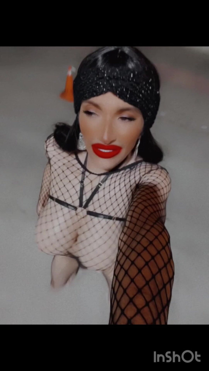 Sissy Slut Brianna: Zieh es zu mir hoch und fang an zu saugen......