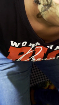 Vedere la persoana 1 cu sex în trei - cei mai buni prieteni o fut pe tânără în camera de hotel