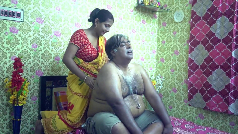 BIREA: bhaartiy desi bhaabhi apne maalik ko land chusaee deti hai...