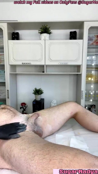 SugarNadya: SugarNadya depilatories capelli su un grosso cazzo arrapato