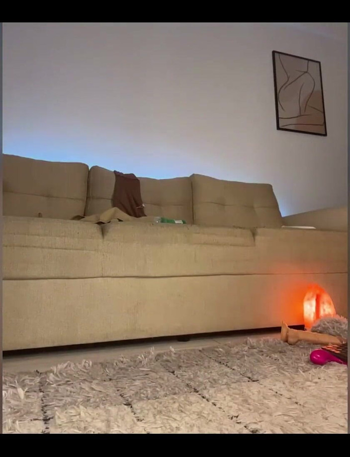 JuiceLussie: Pompino salivoso completamente nudo oliato