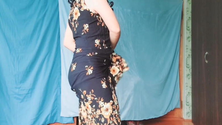 Kitty_Cross: 可爱的变性人美女用丝带绑起头发