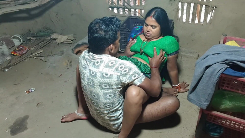 Raju Raju: Seronok mengongkek wanita jiran berbogel di kampung kongkek panas