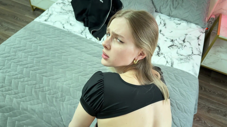 Arisha Mills: Pronajímatel šuká kundičku mladého studenta