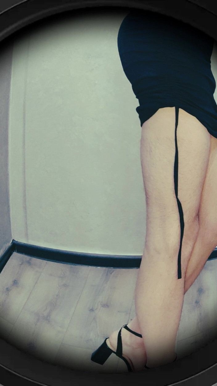 Lana Cross: Chodím sám po domě