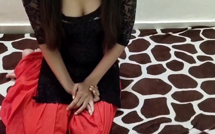 Saara Bhabhi: 印度女友勾引男友和她做爱，少女女友把男友偷偷溜进她的房间做爱，粗暴性爱