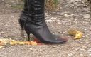 Foot Girls: 내 하이힐로 야외에서 음식을 분쇄