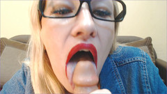 SexwifeHelena: Ti seduco con le mie labbra sfarzose in rossetto rosso. (Feticcio)...