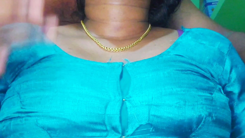 Desi Mohini: Sandra Hot Bhabhi Brust scéna č. 1