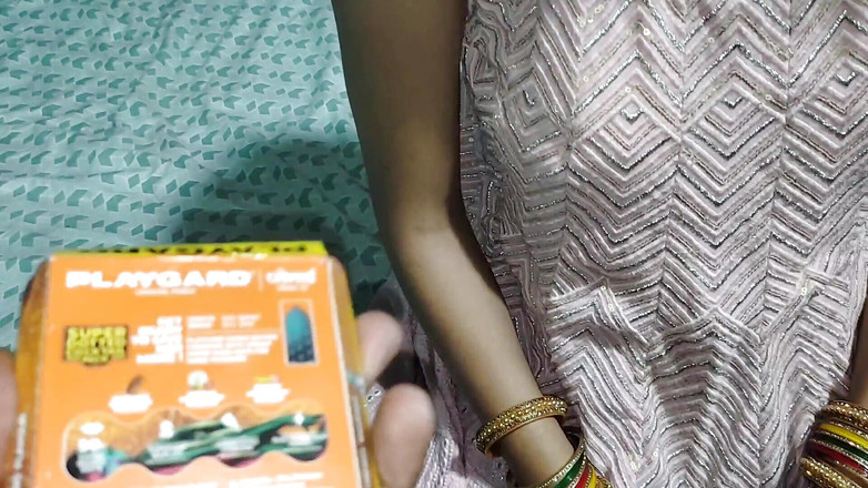 KavitaBhabhi: Vzal balíček kondomu, který se vázal na silnici domů a...