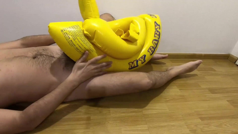 Inflatable Lovers: Playing with float 1