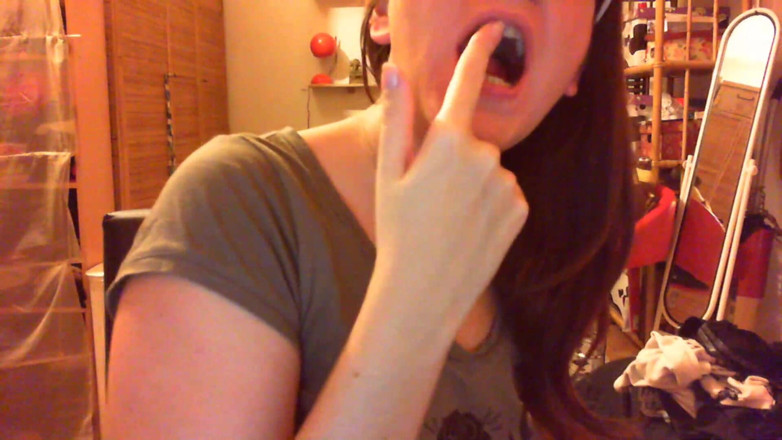 Nicoletta Embassi: Mouth Exploration