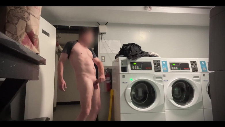 ScottyNaughty69: नग्नता जबकि मैं स्ट्रोक! लगभग पकड़ा गया!