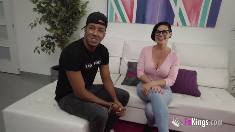 FAKings: Hete lerares Bianca wil een chocoladebar binnen!