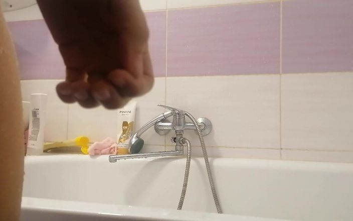 Amateur_MS: Amateur Wife Shaves Her Legs. Amateur Wife with Hairy Pussy,...