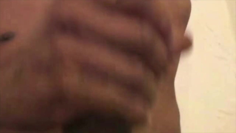 Latino Fucker: Cewek sange kulit hitam lagi asik masturbasi kontol besarnya