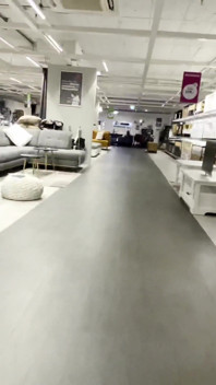 Ngocok kontol berisiko di toko furnitur sampai crot banyak banget!
